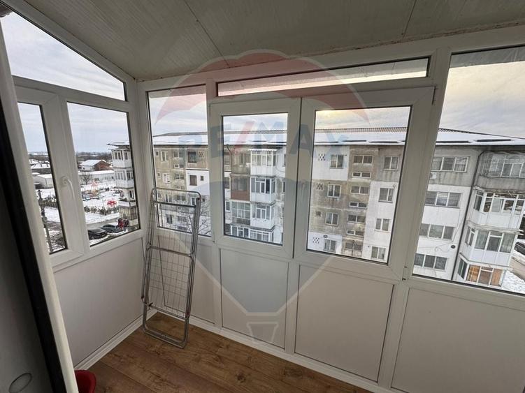 Apartament cu 2 camere semidecomandat, mobilat în Florești