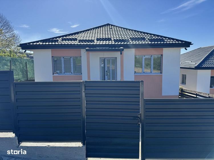 Casă cu 4 camere cu Teren 475 Mp în Tomești