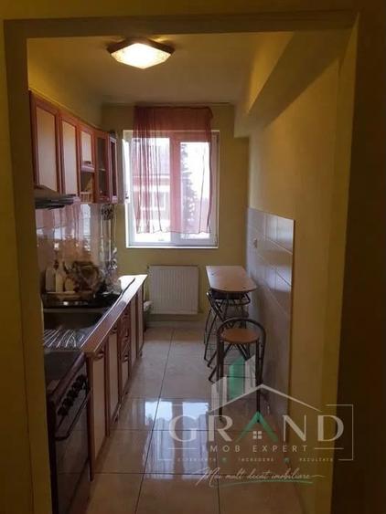 Apartament cu 2 camere semidecomandat, mobilat în Central