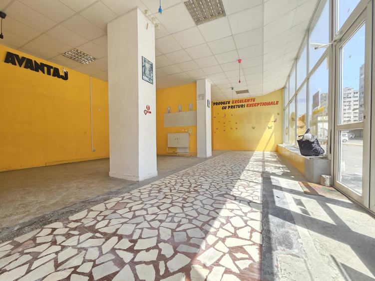 Spațiu comercial, de 130 mp, în Micro 18