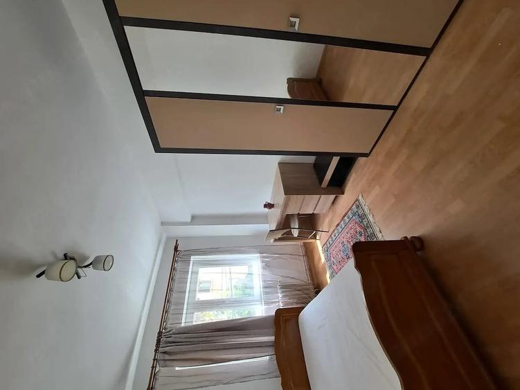 Apartament cu 3 camere decomandat în Hipodrom 3