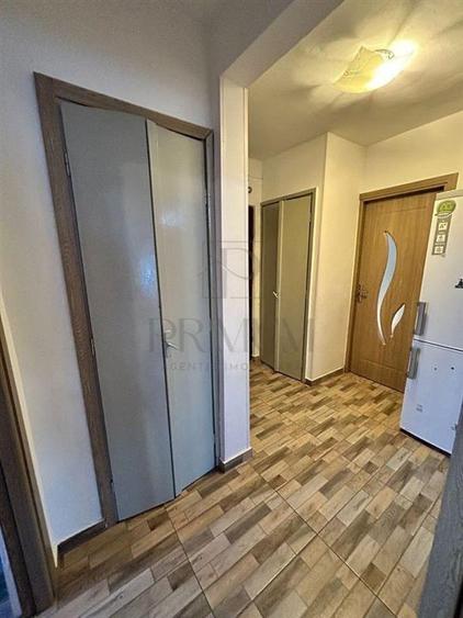 Apartament cu 2 camere decomandat, mobilat în Dâmbovița