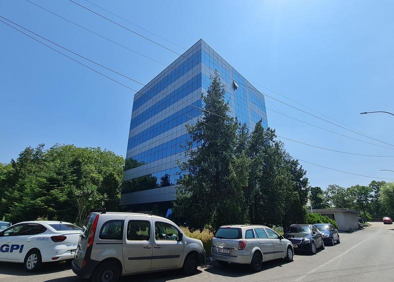 Birou, de 2,600 mp, în Vitan