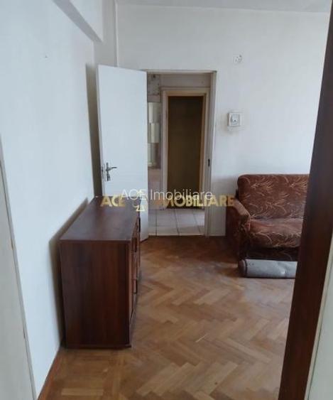 3 Camere de vanzare | Universitate | Metrou | 2% Comision | Cash | Nerenovat