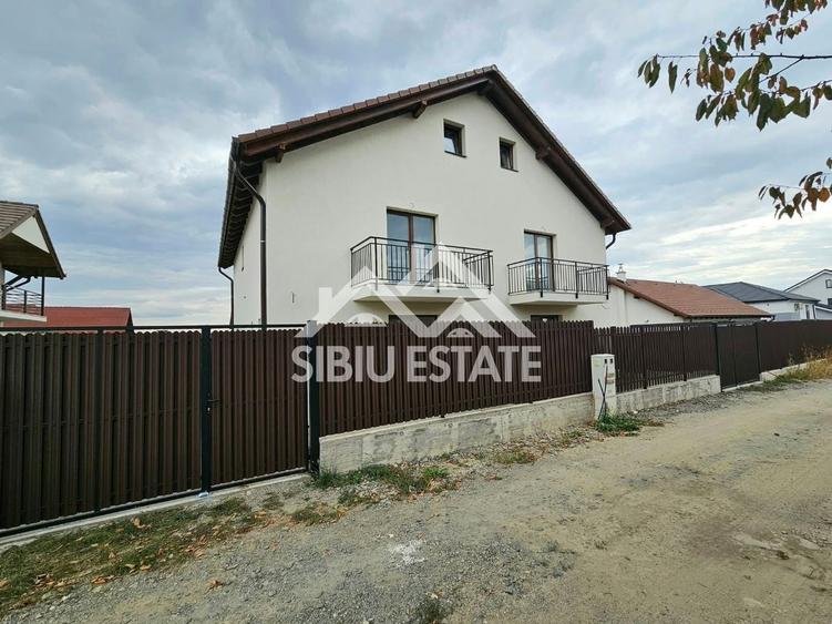 Duplex cu 4 camere cu Canalizare în Arhitecților - Calea Cisnădiei
