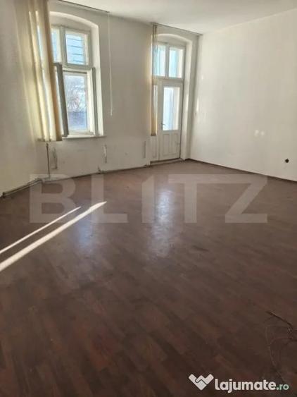 Spațiu comercial, de 1,883 mp, în Central