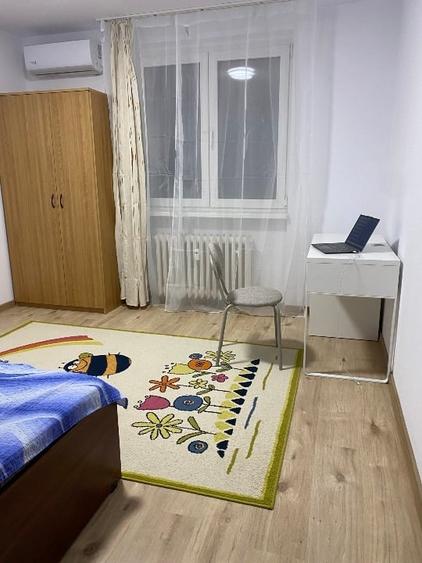 Apartament cu 3 camere semidecomandat, mobilat în Ștefan cel Mare