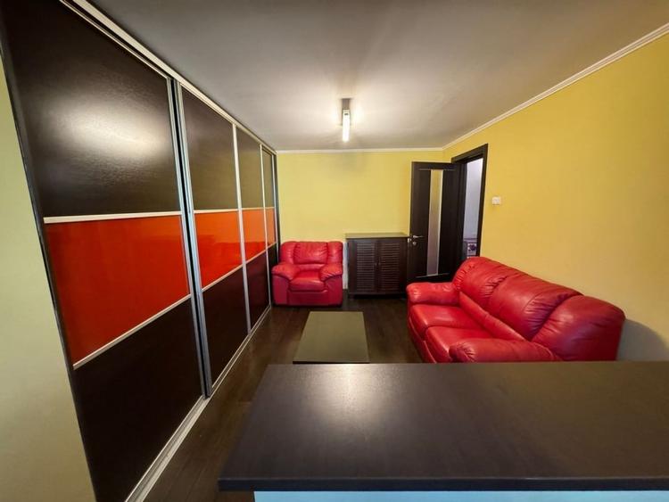 Apartament cu 3 camere decomandat, mobilat în Cornișa