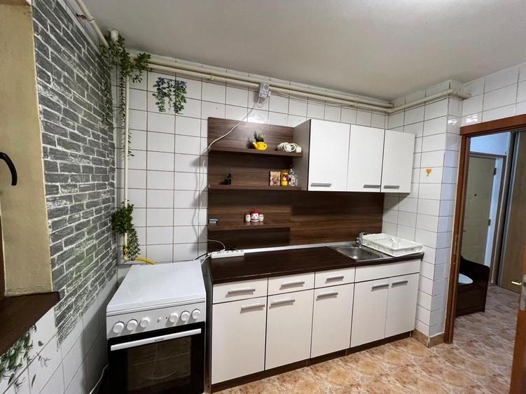 Apartament cu 2 camere semidecomandat în Lacul Tei