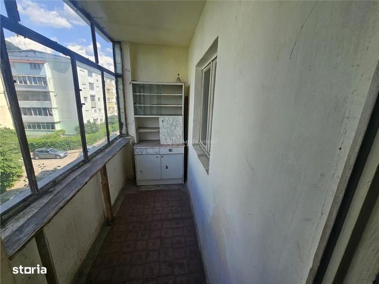 Apartament cu 4 camere decomandat în Central