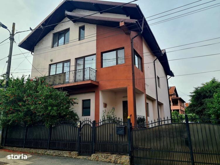 Casă cu 4 camere cu Teren 781 Mp în Central