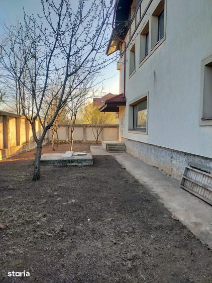 Casă cu Teren 970 Mp în Brănești