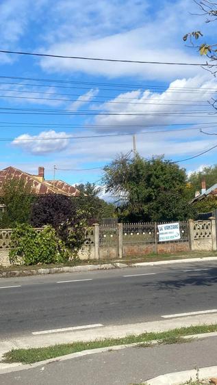 Casă cu 4 camere cu Teren 2000 Mp în Central