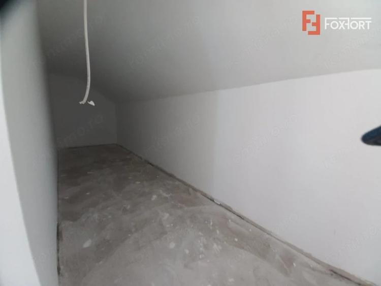 Duplex cu 4 camere, teren individual de 259 mp si terasa de 20 mp, in Plopi - 11