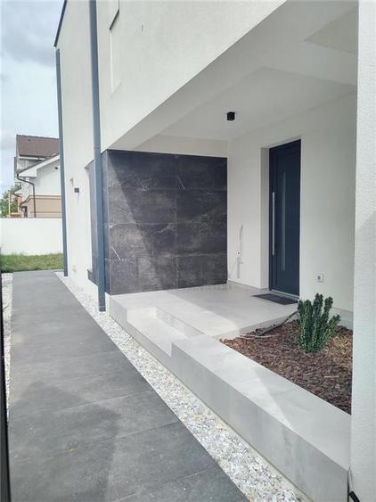 Duplex cu 4 camere cu Canalizare în Moșnița Veche