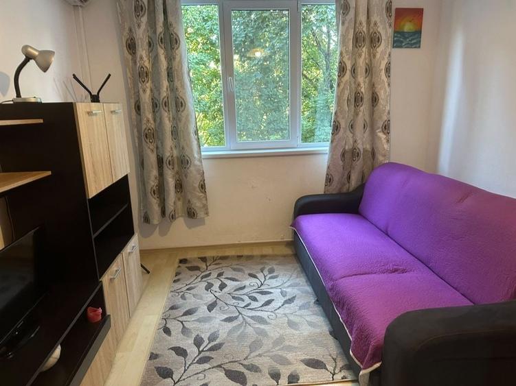 Garsonieră decomandată în Lipovei