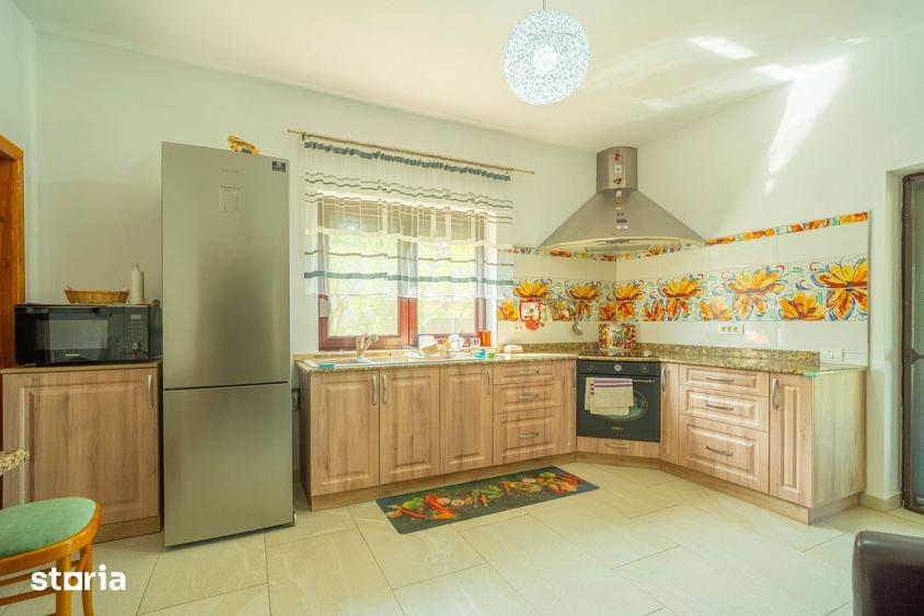 Casă cu 4 camere cu Teren 2825 Mp în Păuliș