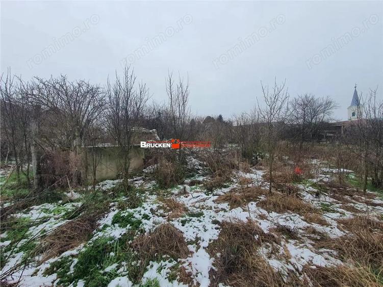 Casă cu Teren 9504 Mp în Poclușa de Barcău