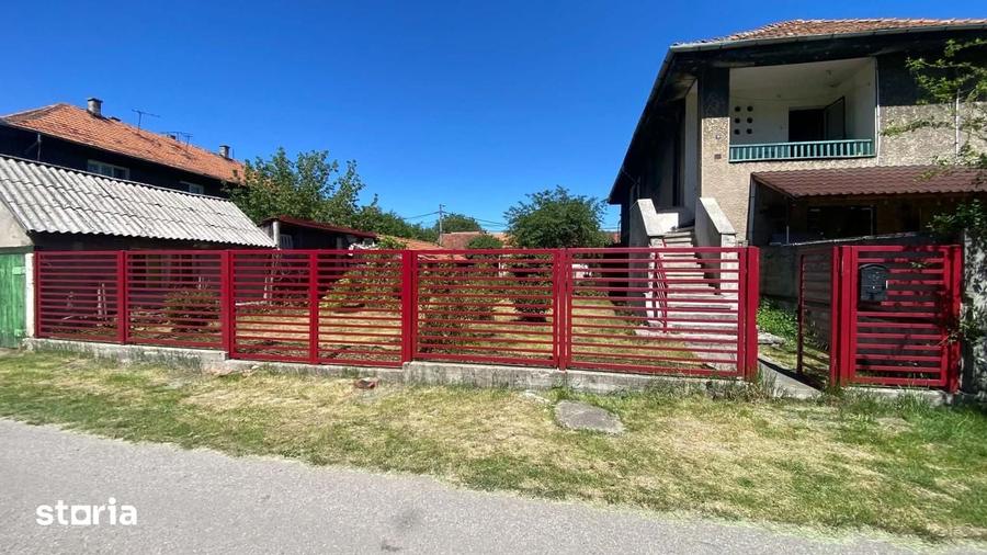 Casă cu 2 camere cu Teren 300 Mp în Petros