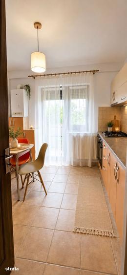 Apartament cu 3 camere decomandat în Podu Roș