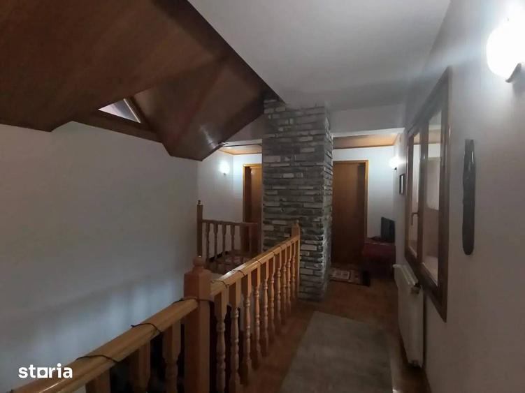 Casă cu 7 camere cu Teren 840 Mp în Central