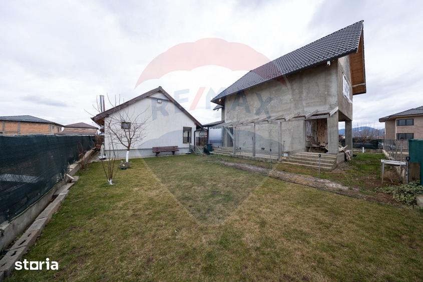 Casă cu 5 camere cu Teren 500 Mp în Central