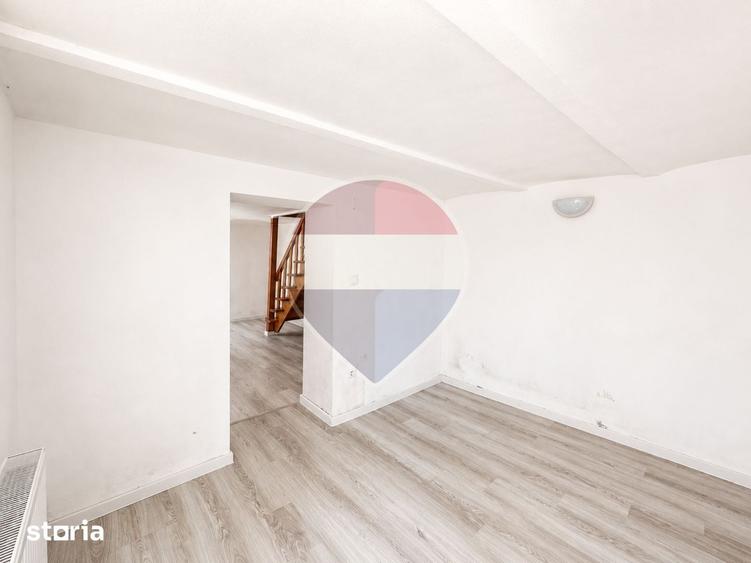Casă cu 3 camere cu Teren 305 Mp în IAR