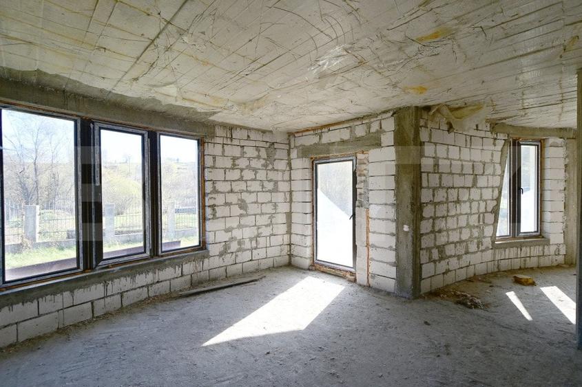 Casă individuală cu 5 camere cu Canalizare în Câmpulung Moldovenesc