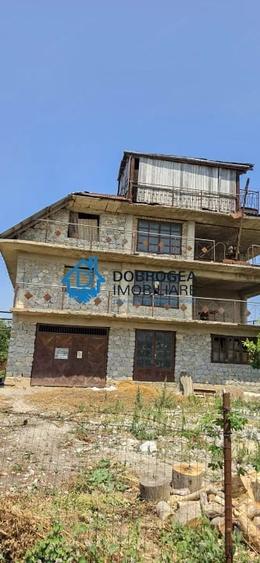 Casă cu 5 camere cu Teren 1250 Mp în Mahmudia