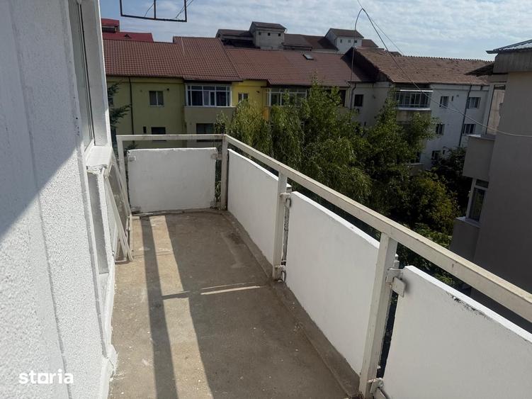 Apartament cu 4 camere decomandat în Micro 3