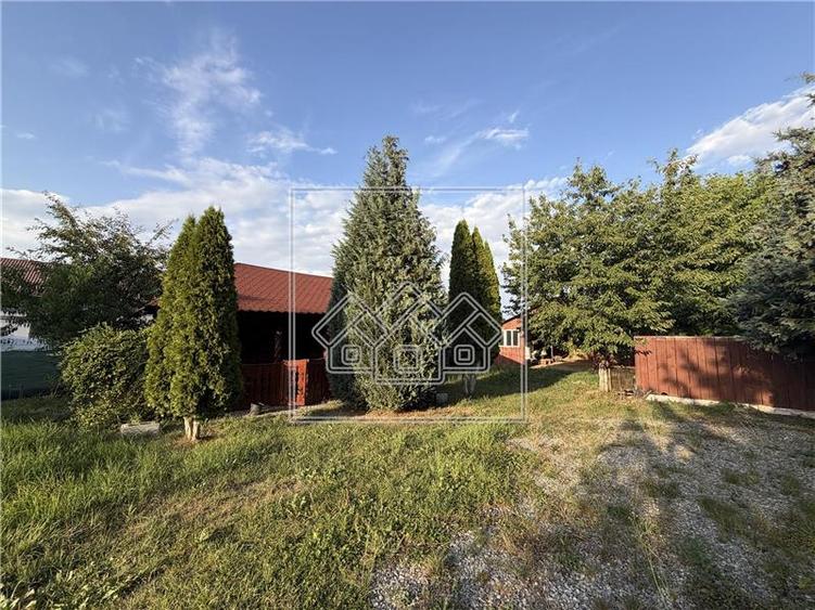 Duplex cu 5 camere cu Canalizare în Cârțișoara