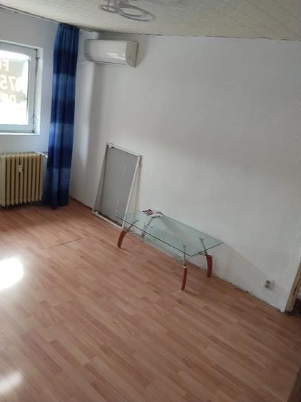 Apartament cu 3 camere semidecomandat în Giulești