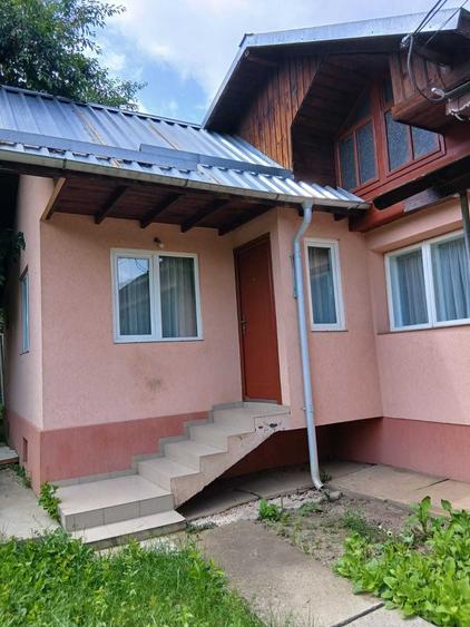 Casă cu 4 camere în Costeni