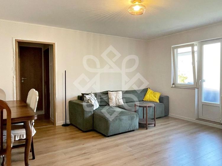 Apartament cu 3 camere semidecomandat, mobilat în Rogerius