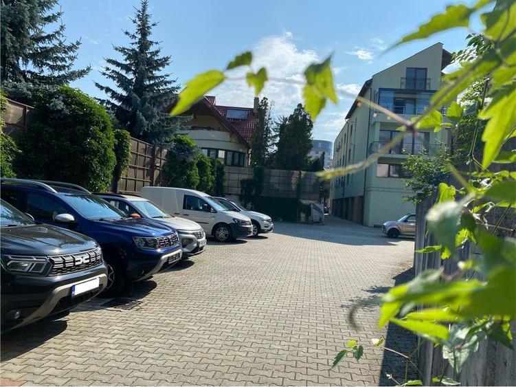 Birou, de 22 mp, în Central