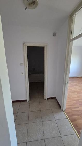 Apartament cu 3 camere decomandat în Micro 17