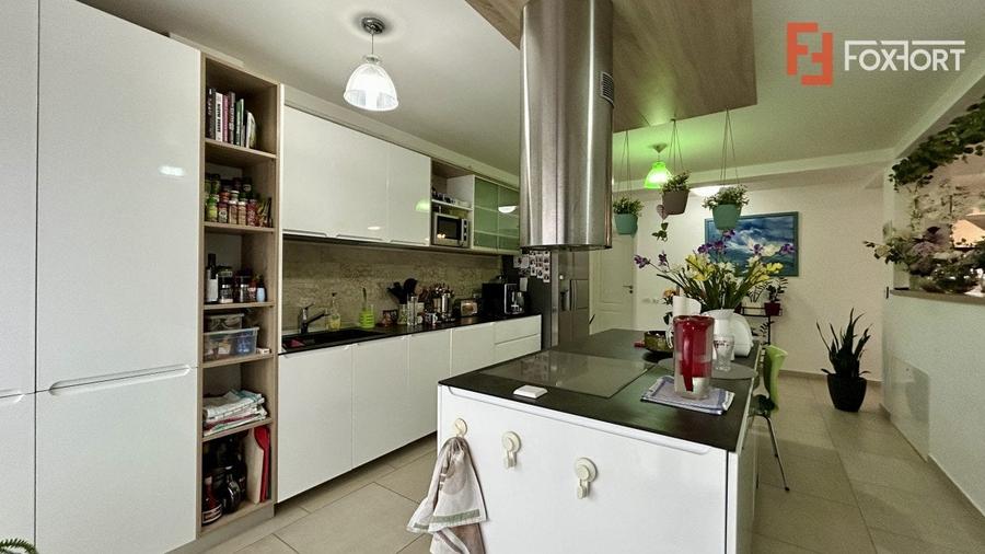Penthouse cu 4 camere semidecomandat, mobilat în Dumbrăvița