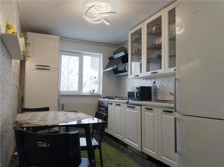 Apartament cu 4 camere decomandat în Turnătorie