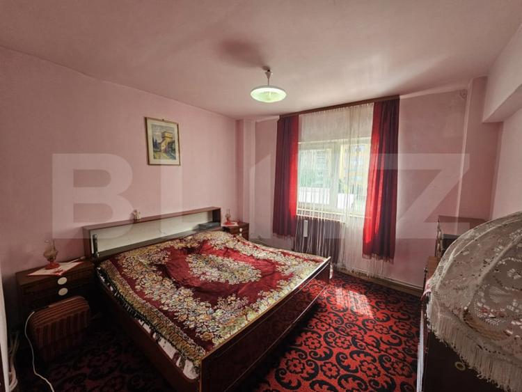 Apartament cu 4 camere decomandat în Central