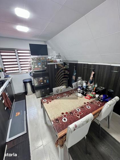 Casă cu 7 camere cu Teren 285 Mp în Valu lui Traian