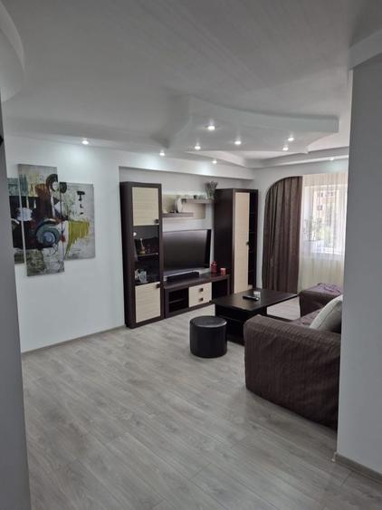 Apartament cu 4 camere decomandat în Central
