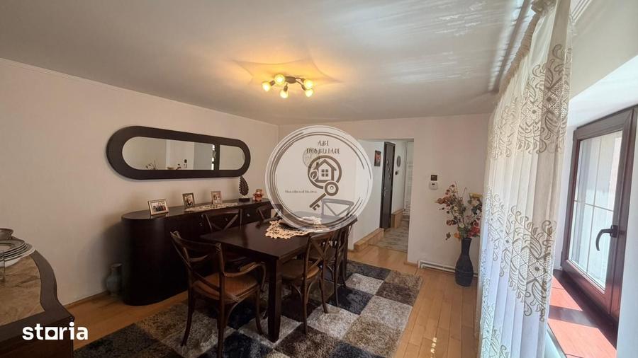 Casă cu 5 camere cu Teren 562 Mp în Hălchiu