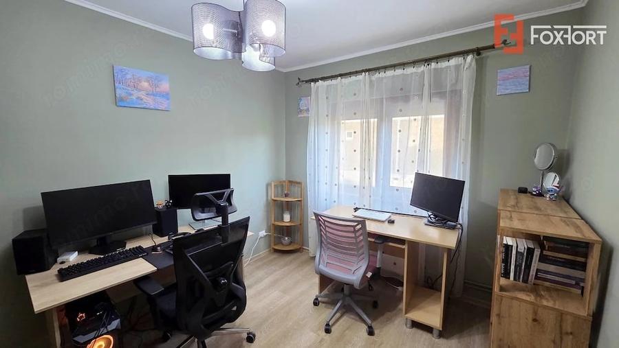 Apartament cu 3 camere decomandat în Torontalului