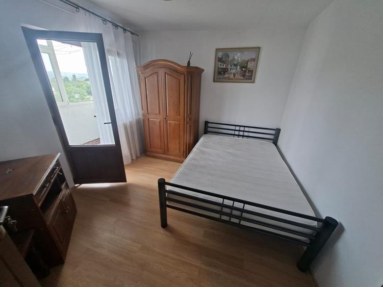 Apartament cu 2 camere decomandat în Podul de Fier