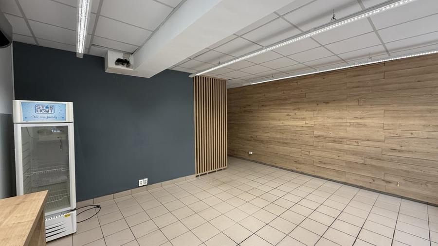 Spațiu comercial, de 40 mp, în Uverturii