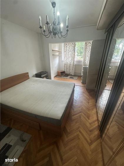Apartament cu 4 camere decomandat în Lipovei