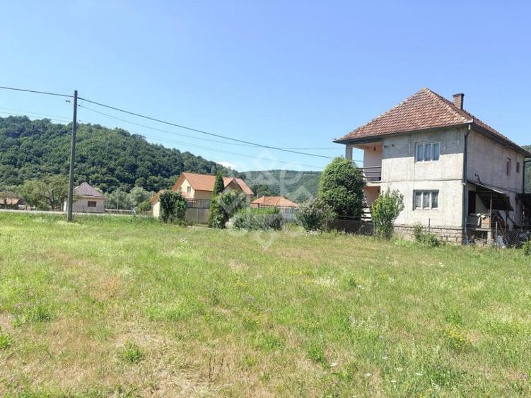 Teren de 3573 mp, în Negreni