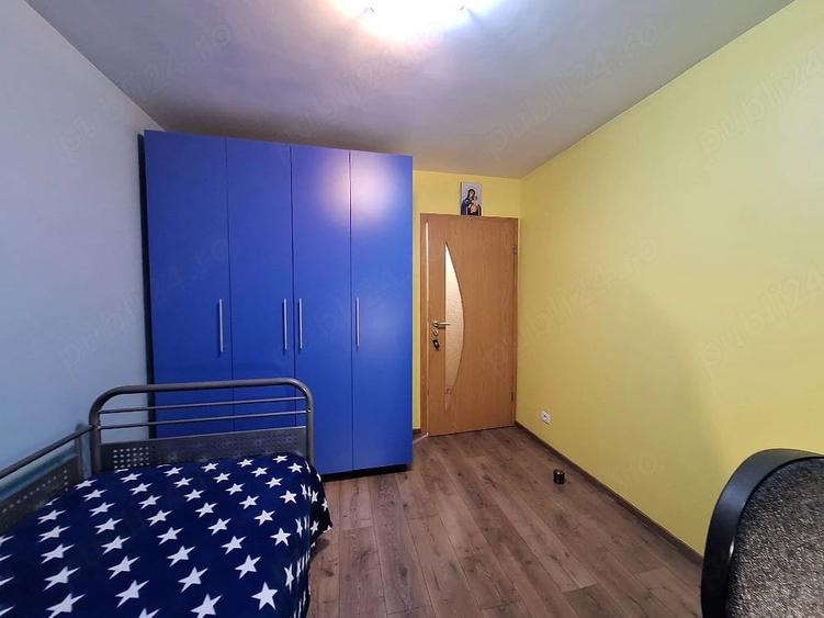 Apartament cu 4 camere decomandat în Lipovei