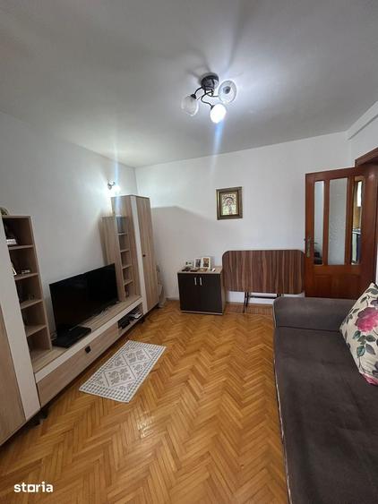 Apartament cu 3 camere decomandat în Sud
