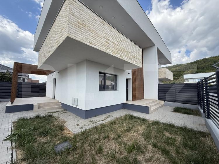 Duplex cu 4 camere cu Canalizare în Aninoasa